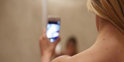 Adolescente envia nudes para desconhecido e é ameaçada de ter fotos vazadas