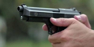 Bombeiro se irrita com 'Corona Fest', dispara arma de fogo e vizinhos ameaçam 'cortar as...