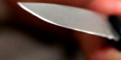 Mulher é surpreendida dentro de casa por dois bandidos armados com faca em Rolim de Moura