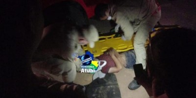 Criança é atropelada após soltar mão da mãe e atravessar rua sozinha em Ji-Paraná