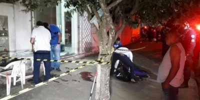 Homem é executado a tiros na frente de bar, em Ji-Paraná