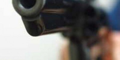 Assaltantes roubam R$ 4 mil de cliente em lanchonete e são surpreendidos por dono que...