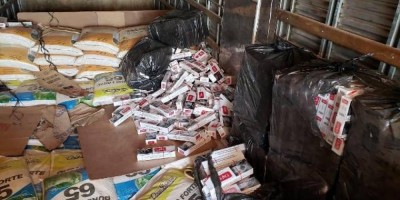 Caminhão com 90 mil maços de cigarros contrabandeados do Paraguai é apreendido pela...