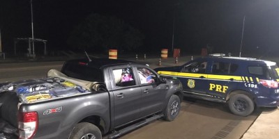 Mulher é presa dirigindo caminhonete carregada com quase 2 mil cuecas bolivianas
