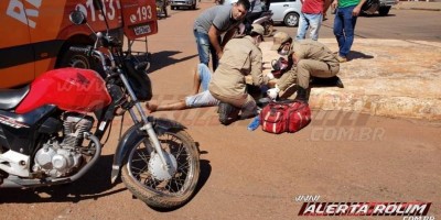 Homem é socorrido com suspeita de fratura no braço após colisão entre moto e...