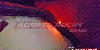 Incêndio atinge residência no Jatobá II durante a madrugada, em Rolim de Moura