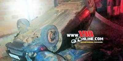 Após desviar de cachorro, motorista capota veículo em Alta Floresta