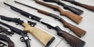 Polícia Federal descobre fábrica de armas e prende homem com arsenal