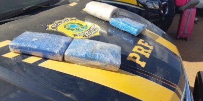 Mulher é presa em táxi em Porto Velho com 06 quilos de drogas vindas do Acre