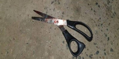 Mulher é agredida a tesouradas por amigo que a acusava de traição