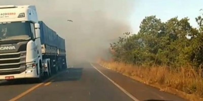 Fogo às margens da BR-364 prejudica visibilidade de motoristas e aumenta risco de...