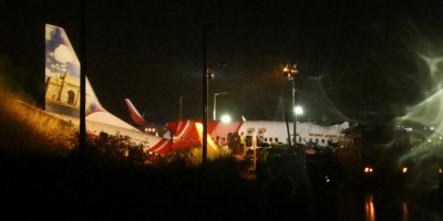 Avião se parte em dois durante pouso na Índia e deixa 17 mortos; veja o vídeo