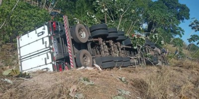 Motorista de caminhão morre em acidente na RO-010 em Novo Horizonte; veja o vídeo