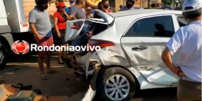 Carro avança preferencial e provoca grave acidente com caminhão e caminhonete