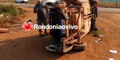 Jovens são jogados para fora de carro após capotamento na BR-319; veja o vídeo