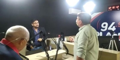 Vídeo: Secretário de Agricultura de RO invade rádio e bate-boca com apresentador em...