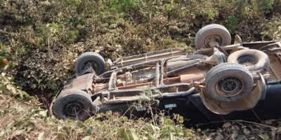 Viatura com quatro policiais capota durante apoio à fiscalização ambiental em RO