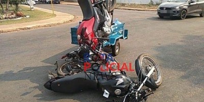 Motocicleta fica em pé após acidente em Vilhena