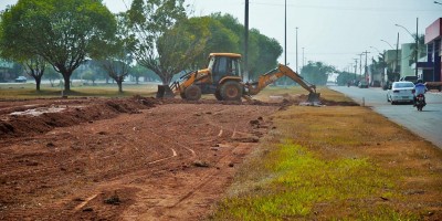 Empresários agradecem prefeitura por construção de estacionamentos no canteiro central...