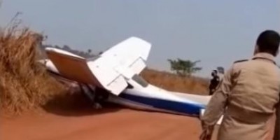 Avião carregado com mais de 400 Kg de drogas faz pouso forçado em Cacoal; veja o vídeo