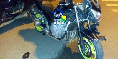 Condutores ficam feridos após forte colisão entre carro e moto em Ji-Paraná