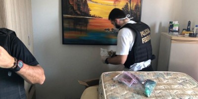 Polícia Federal cumpre mandado contra suspeito que comercializava diamantes via internet...
