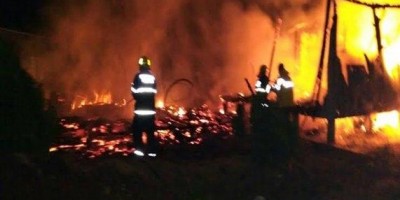 Filho ameaça matar a mãe e coloca fogo em sua residência