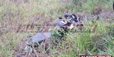 Motociclista sofre queda após sair fora da pista na RO-010 em Rolim de Moura