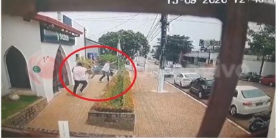 Empresário joga dinheiro no meio da rua durante assalto em Porto Velho; veja o vídeo