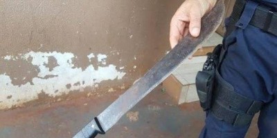 Briga por causa de homem acaba com mulher agredida com facão por travesti em Porto Velho