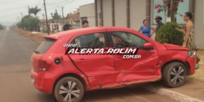 Colisão entre dois carros é registrada em cruzamento em Rolim de Moura