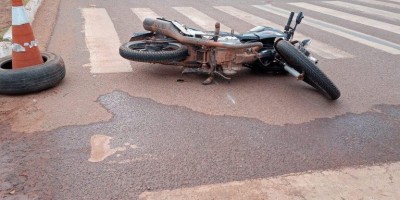 Motociclista é socorrido ao hospital após sofrer acidente em Rolim de Moura