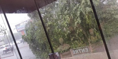 Vendaval causa estragos em Vilhena; veja fotos e vídeos