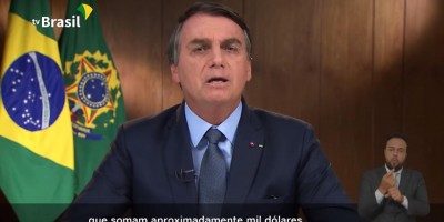 Mulher vai à justiça por auxílio emergencial de mil dólares, citado por Bolsonaro em...