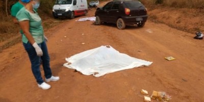Casal morre ao ter moto atingida por carro dirigido por motorista sem CNH, em Monte Negro