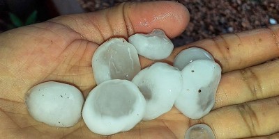 Veja fotos e vídeos: Vendaval e chuva de granizo causam estragos em Rolim de Moura