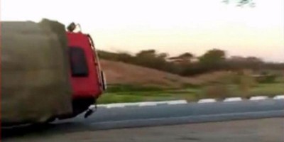 Caminhão tomba e desliza em estrada do Ceará; Veja o vídeo