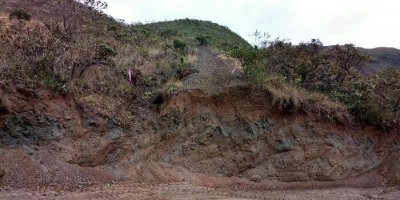 Criança de 9 anos morre após caminhonete capotar e cair em ribanceira em Cujubim
