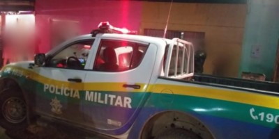 Namorada quase é morta a facadas por homem durante briga por causa de WhatsApp