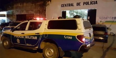 Duas mulheres e um homem são presos após ameaçar degolar jovem durante roubo