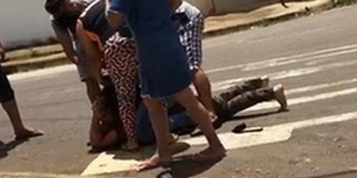 Mulheres saem na porrada por causa de roupa estendida no varal