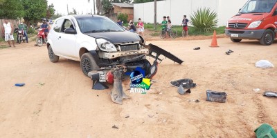 Em Ji-Paraná carro invade preferencial e colide contra motoneta; ocupantes sofreram...