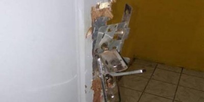 Garimpeiro arromba porta de casa, surra e ameaça esposa com faca