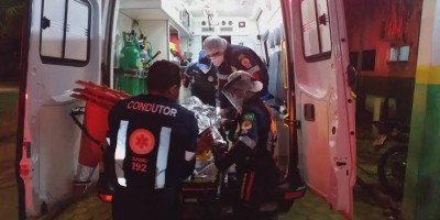 Jovem é socorrido em estado grave após ser agredido a pauladas durante briga em Porto...