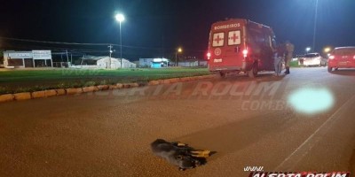 Motociclista fica ferido após colidir contra cachorro solto na rua em Rolim de Moura