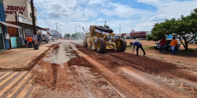 Av. 25 de Agosto em Rolim de Moura recebe manutenção com 'qualidade e economia', diz...