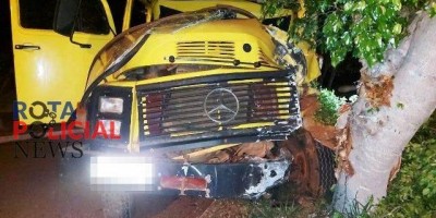 Com sinais de embriaguez, caminhoneiro atinge viatura policial e carro de aplicativo,...