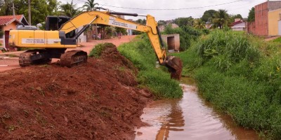 Prefeitura inicia limpeza dos igarapés em Rolim de Moura