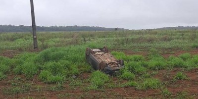 Mulher perde controle da direção e capota veículo na BR-174, em Vilhena