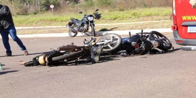 Acidente entre motocicletas deixa quatro pessoas lesionadas em Vilhena